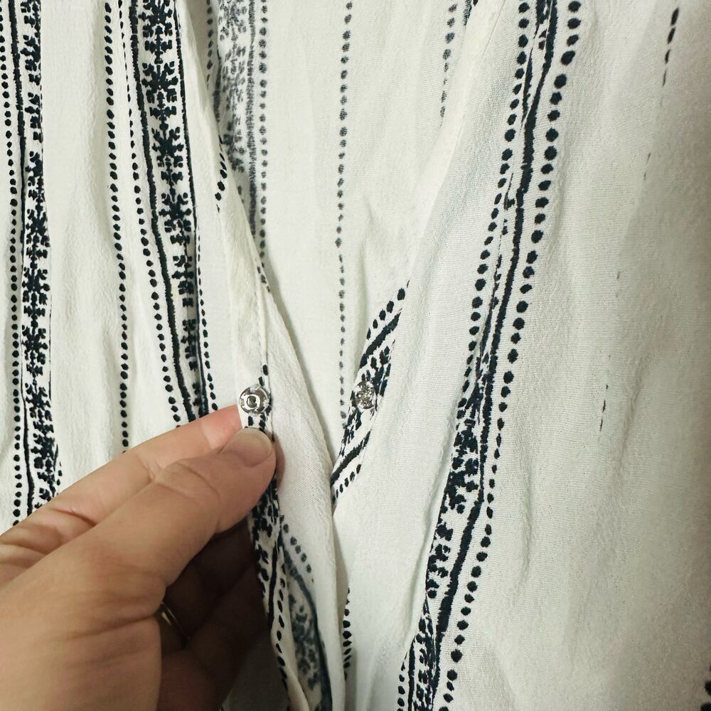 Fifteen Twenty Women's White Surplice Wrap V-Neck Striped Romper Size Large - Picture 10 of 12